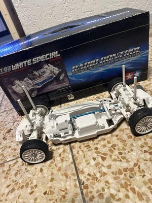 Tamiya TT-02 White Edition Chassis Kit - Bild 1 von 3