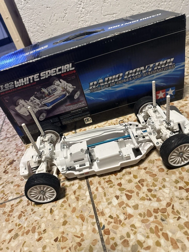 Tamiya TT-02 White Edition Chassis Kit - Bild 1 von 3