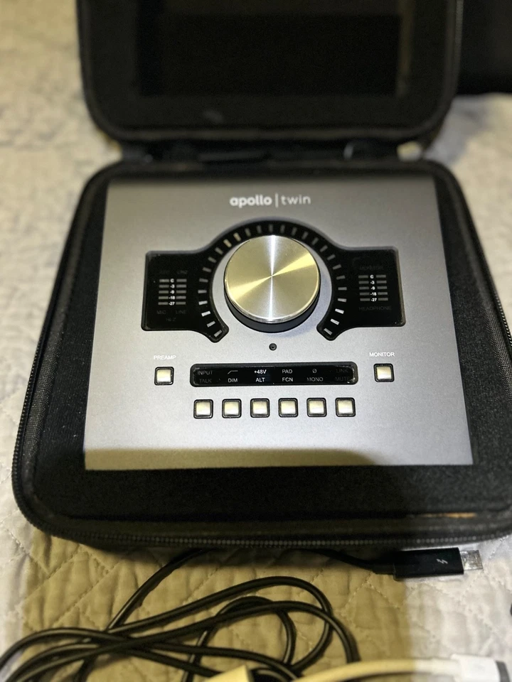 UAD Apollo Twin MkII Solo + Estuche de Transporte / Adaptador Apple Thunderbolt + Cable Foto 1 de 4