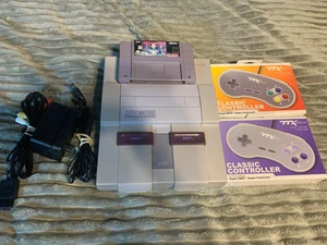 Pacchetto console Super Nintendo SNES con JUDGE DREAD e 2 controller - testato - Foto 1 di 5