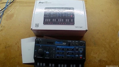 Behringer Pro VS Mini - Hybrid Vector Synthesizer, Arpeggiator, Sequencer (MIDI) - Bild 1 von 2