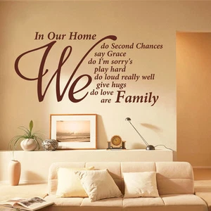 VINILO ARTE DE PARED PEGATINA FAMILIA EN NUESTRO HOGAR CITA VINILO CALCOMANÍA DE PARED ARTE DECORACIÓN DEL HOGAR - Imagen 1 de 6