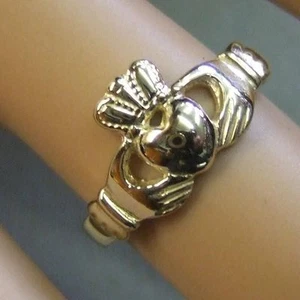 9 ct GOLD second hand Irish claddagh ring - Picture 1 of 4