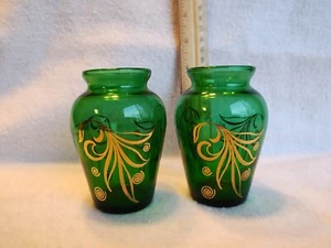 2 jarrones de vidrio verde con adornos dorados y hojas de 4" de alto ver fotos - Imagen 1 de 7