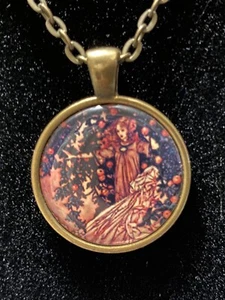 Arthur Rackham (?) Collar de arte victoriano de hadas para niña en cadena de latón Cottagecore - Imagen 1 de 2