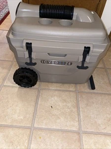 IcyBreeze Ultimate Portable Air Conditioner Cooler Rechargeable Batteries 38 Q - Picture 1 of 10