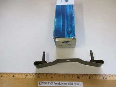 FORD 1990 LINCOLN TOWN CAR "SPRING ASSY." (IMPACT PAD RETAINER) REAR BUMPER, NOS - Image 1 of 3