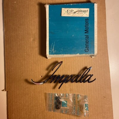 Chevy Impala 1969 NOS guardabarros delantero emblema moldura pieza OEM 3953657 Foto 1 de 4