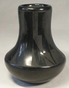 Linda Askan Santa Clara Pueblo '81 Signed Vase Black Pottery Native American 3" - Picture 1 of 11