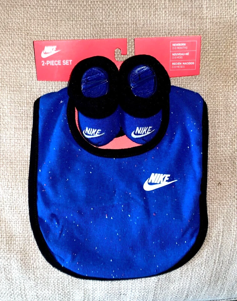 ¡¡Nuevo!! Conjunto de babero y botín NIKE 2 piezas azul moteado para bebés niños talla 0-6 meses nuevo con etiquetas Foto 1 de 1