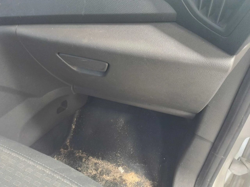 Ford Transit Connect 2020 Glove Box 614357 Foto 1 de 1