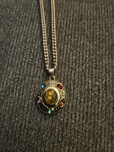 Marvel Avengers Infinity Gauntlet Anhänger Choker Halskette Edelsteine Gold Vintage RAR - Bild 1 von 8