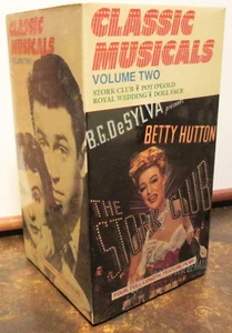 4 CLASSIC MUSICALS (4-VHS) Stork Club, Pot O'Gold, Royal Wedding, Doll Face NEW - Bild 1 von 1