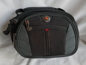 Estuche acolchado para cámara Wenger Swissgear The Sherpa con correa - Imagen 1 de 14
