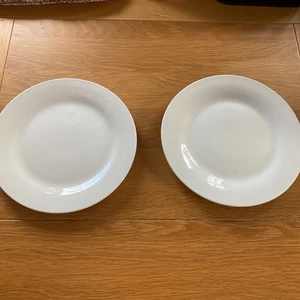Set of 2 Dinner Plates Porcelain White Round Dishwasher and Microwave Safe 26cm - Picture 1 of 3