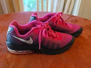Nike Air Max Invigor Print Women’s Size 8 Black Pink Sneakers Running Workout - Picture 1 of 6
