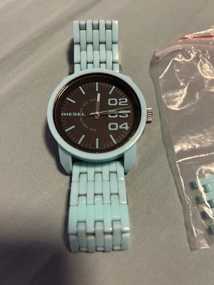 Diesel DZ-1122 Men's Mint Green Band Analog Watch 5 BAR 002238 Extra Links Works - Image 1 of 4