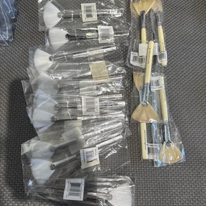 Dermalogica Fan Masque Brush (3824C) Brand New All 15 - Picture 1 of 4