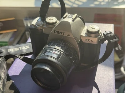 Pentax ZX-M 35mm Film SLR Camera with Pentax 28-80mm Zoom Lens, Full Manual Foc - Image 1 of 3