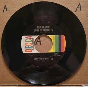 Conway Twitty: Heartache Just Walked In/I Wonder What She'll Think - 45rpm VG++ - Picture 1 of 2