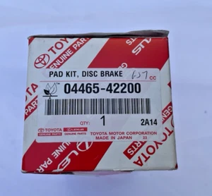 Toyota Front Brake Pads RAV4 2005-2012 Genuine New 04465-42200 - Picture 1 of 4
