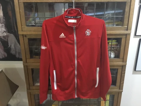 South Dakota Coyotes Red ADIDAS Full Zip PATCHED Sweatshirt SZ S - Cool Cover