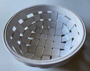Vintage Mid Century PCCW White Basket Weave Pottery Basket 9” Bowl Made Slovenia - Picture 1 of 12