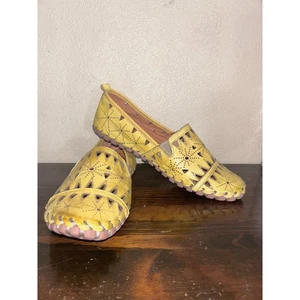 Spring Step Fusaro Yellow Cutouts Whipstitching Leather Comfort Shoes Flats - Picture 1 of 8