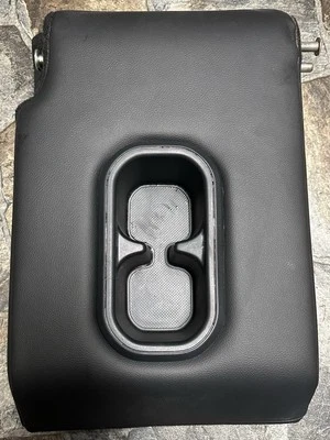 REPOSABRAZOS CENTRAL ASIENTO TRASERO HONDA CR-V OEM 2023 - 2025 Foto 1 de 4