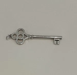 Ciondolo chiave Tiffany & Co. argento grande corona 2,5” usato - Foto 1 di 4