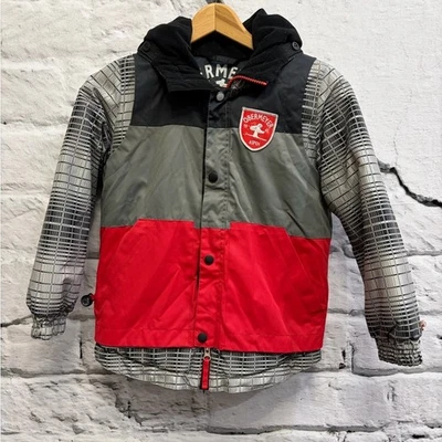 Chaqueta acolchada Obermeyer para niños negra, gris y roja Foto 1 de 4