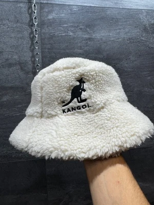 Sombrero cubo de piel de oveja sintética H&M x Kangol Foto 1 de 4