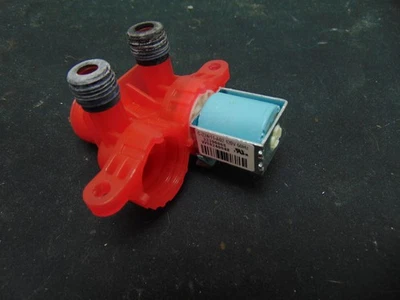 Впускной клапан для горячей воды стиральной машины Whirlpool WTW5500XW2 W10240948 - Изображение 1 из 3