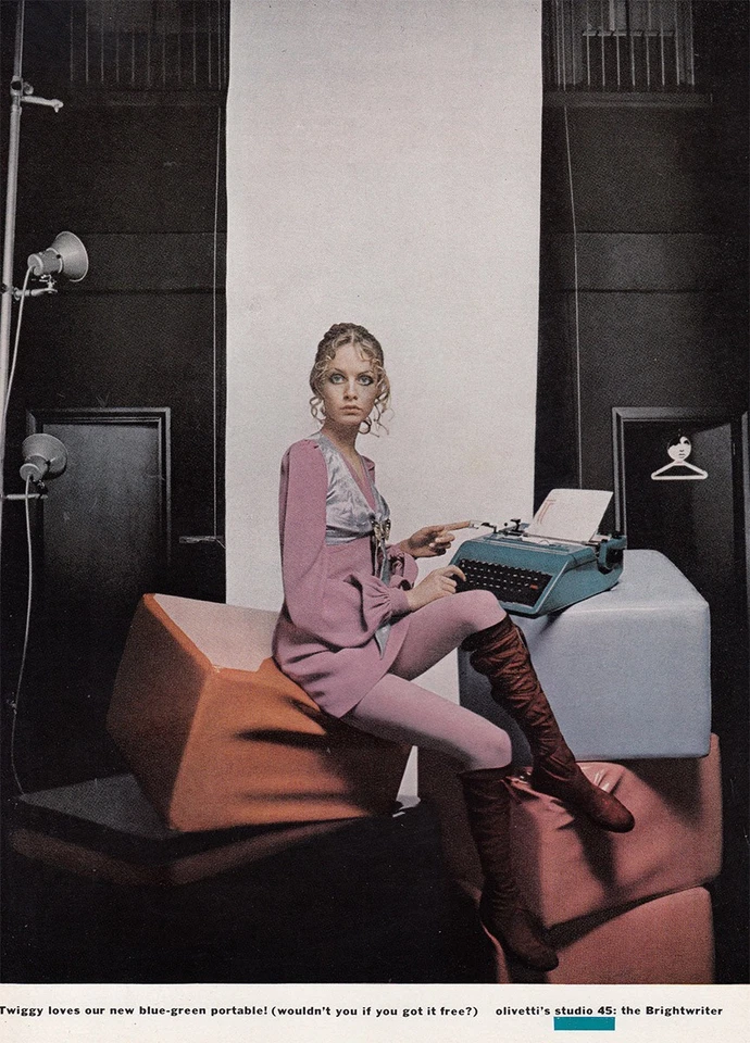 Olivetti 1969: Twiggy Loves Our New azul verde portátil anuncio impreso vintage Foto 1 de 1