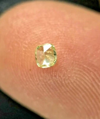 NATURAL GREEN DIAMOND 0.14CT SI1 GREEN CUSHION MODIFIED BRILLIANT CUT FOR GIFT - Image 1 of 4