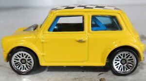 Hot Wheels 2000 Collector # 090 First Editions # 30/36 Mini Cooper Yellow 2-in-1