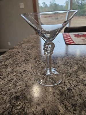 Vaso de martini de vodka con cabeza de cristal Foto 1 de 4