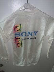 Rare T-shirt Vintage des années 80 Sony Promo « Autosound » blanc manches longues Med NEUF AVEC ÉTIQUETTE