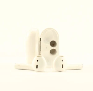 Apple AirPods 2nd Generation Headphones With Lightning Case Good Shape - Picture 1 of 12