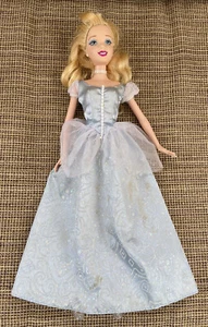 2005 Disney PRINCIPESSA GLITTER CENERENTOLA Barbie bambola Mattel quercia collo rotto - Foto 1 di 11