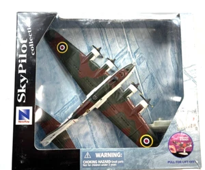 New Ray Sky Pilot B-17 Bomber w/Stand Org Pkg 1:72 Scale - Picture 1 of 3