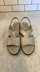 SAS Suntimer Size 9 Medium Cream Leather Adjustable Open Toe Sandals - Picture 1 of 8