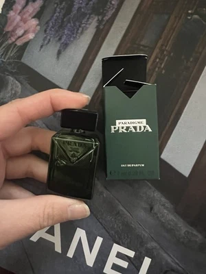 PRADA “PARADIGME” PARA HOMBRE: EAU DE PARFUM MINI SPLASH .23 oz/7 ml ¡NUEVO! Foto 1 de 4