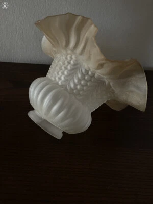 GROSSE TULIPE EN PATE DE  VERRE ABAT-JOUR POUR LAMPE A PETROLE  AU BORD COLORE - Photo 1/3