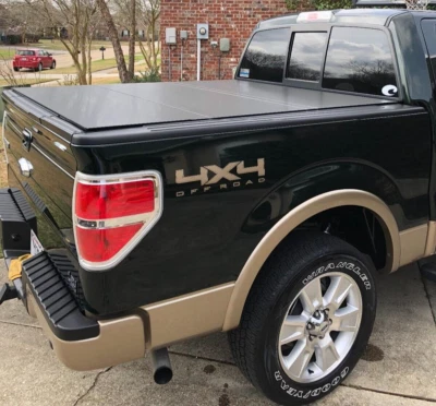 Cubierta Tonneau Access Lomax Hard Lopro Tri-Fold para riel de cubierta 22-24 Tundra 5'6" Foto 1 de 4