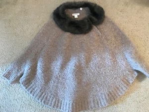PONCHO DE LANA MERINO J.CREW CREWCUTS PARA NIÑAS CON CUELLO DE PIEL SINTÉTICA TALLA 8-10 E4538 - Imagen 1 de 6