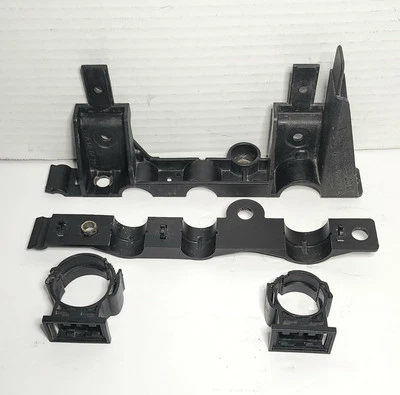 Оригинальные верхние и нижние кронштейны втулки и зажимы для труб обогревателя Porsche Cayenne 2003-2006 годов выпуска - Изображение 1 из 4