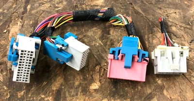 2006 2005 chevy equinox body control module BCM plugs wiring  - Image 1 of 2