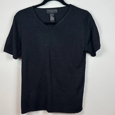 Top August Silk para mujer tejido de seda negro manga corta talla grande clásico minimalista Foto 1 de 4