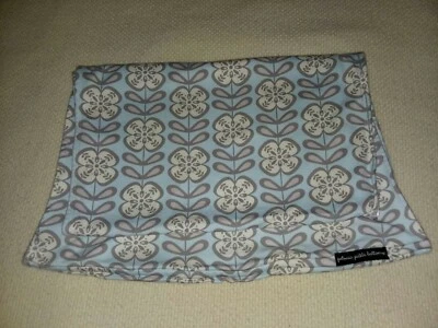 Petunia Pickle Bottom Sojourn 吊带背带婴儿蓝色灰色花朵图案中号 — 第 1/4 张图片